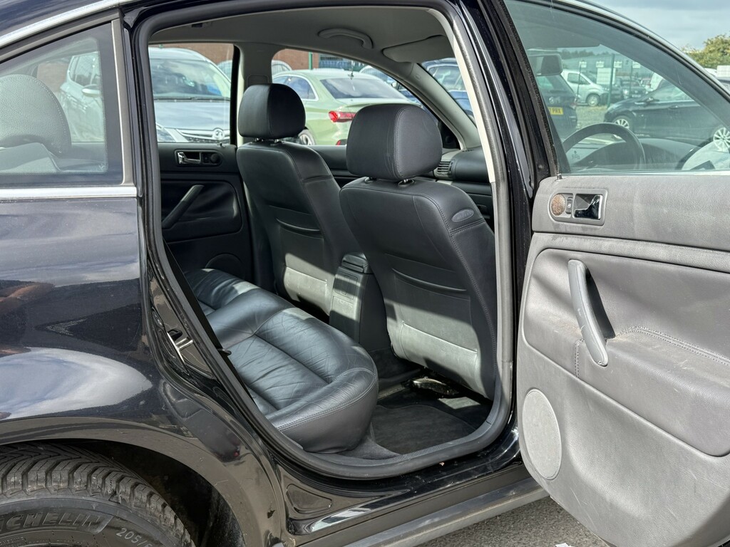Volkswagen Passat  Blue #20