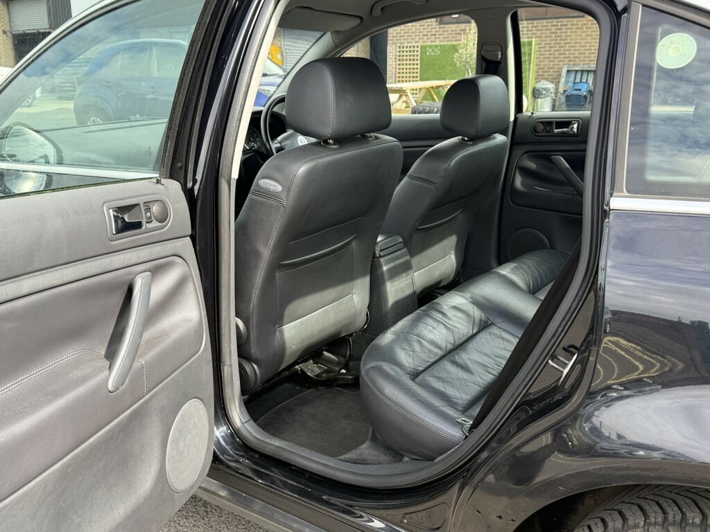 Volkswagen Passat  Blue #17