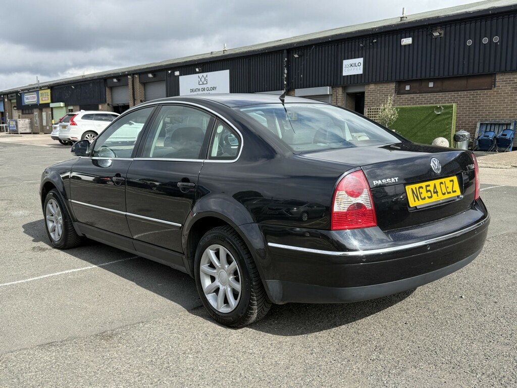 Volkswagen Passat 1.9 Tdi Pd Highline Black #4