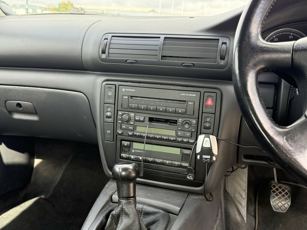 Volkswagen Passat  Blue #13