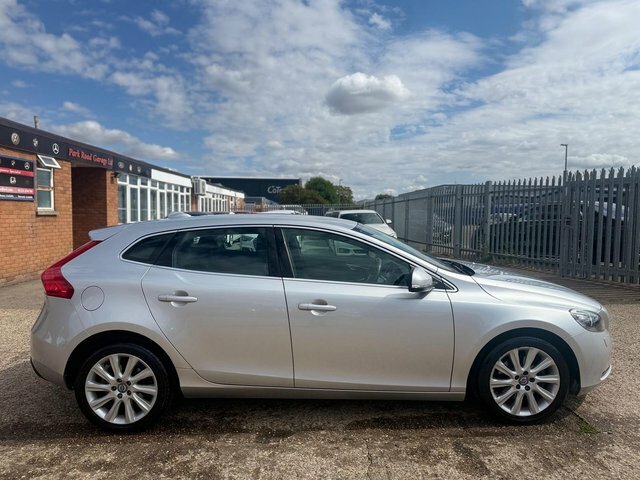 Volvo V40 Hatchback KN16CBV Silver #2