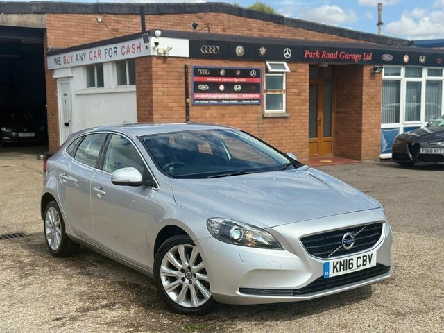 Volvo V40 Hatchback KN16CBV Silver