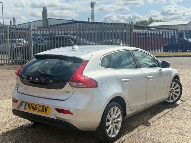 Volvo V40 Hatchback KN16CBV Silver #3
