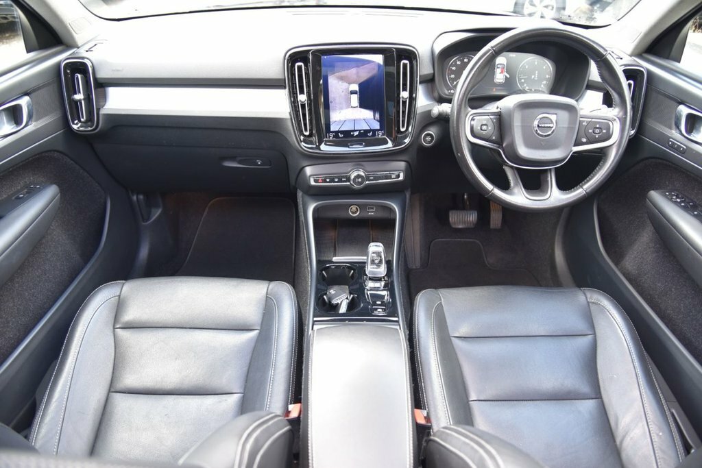 Volvo XC40 2L Inscription Black #2