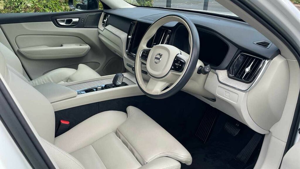 Volvo XC60 2.0 B4d Plus Dark Awd Geartronic White #4
