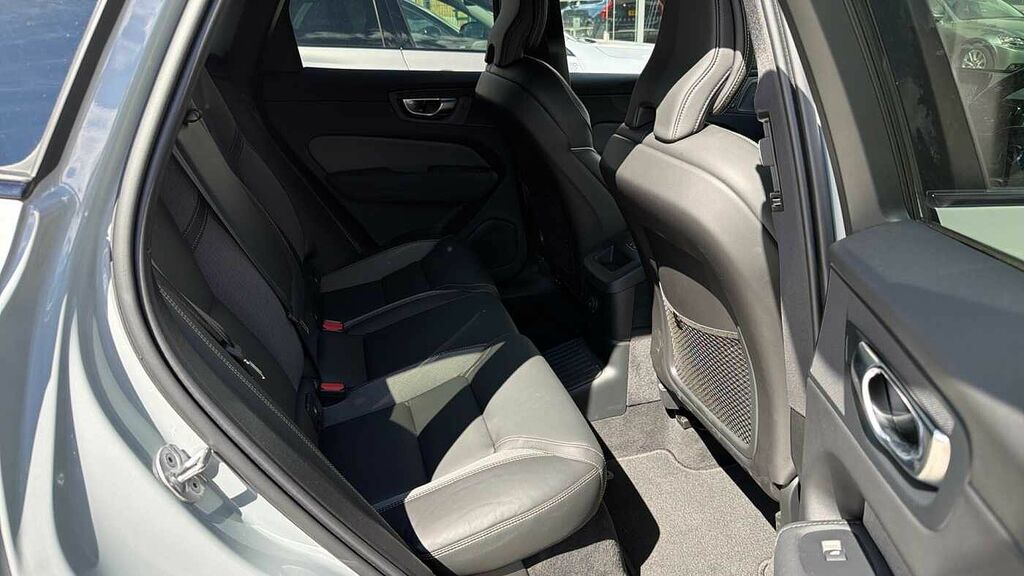 Volvo XC60 Plus Blue #6
