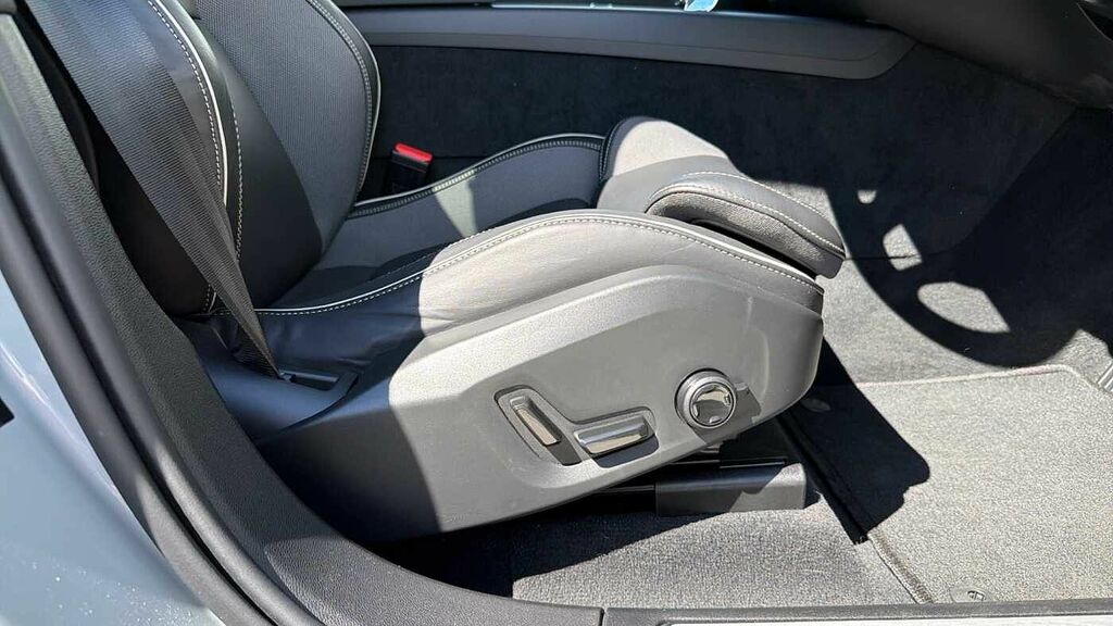 Volvo XC60 Plus Blue #30
