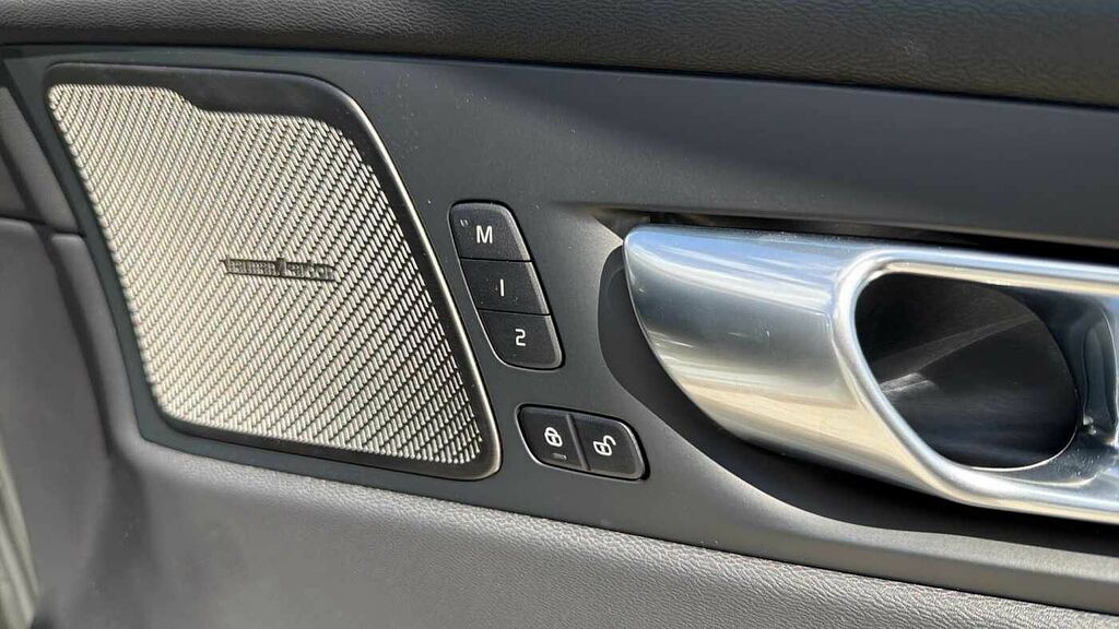 Volvo XC60 Plus Blue #39