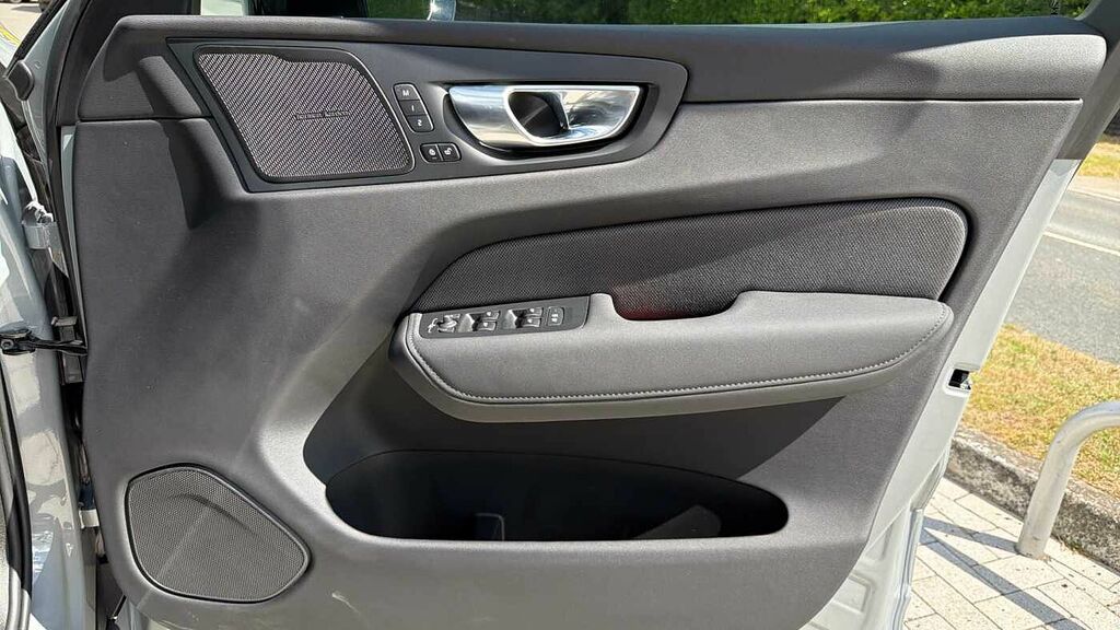 Volvo XC60 Plus Blue #29