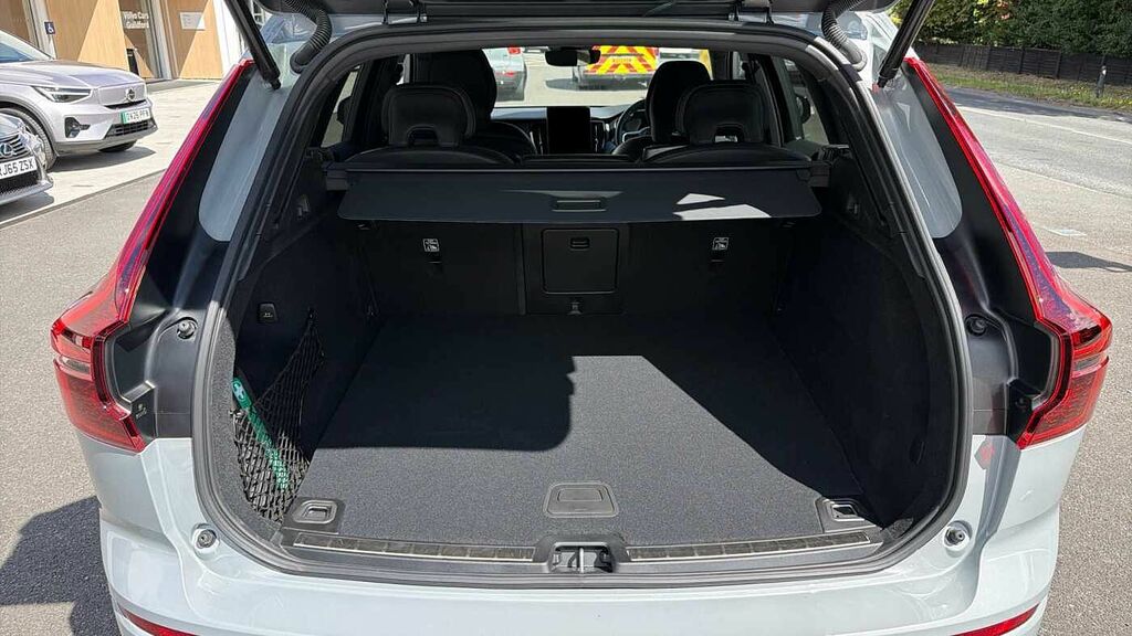 Volvo XC60 Plus Blue #13