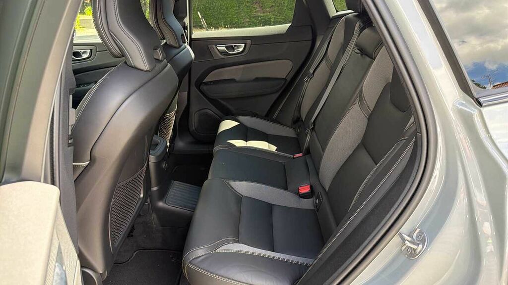 Volvo XC60 Plus Blue #32