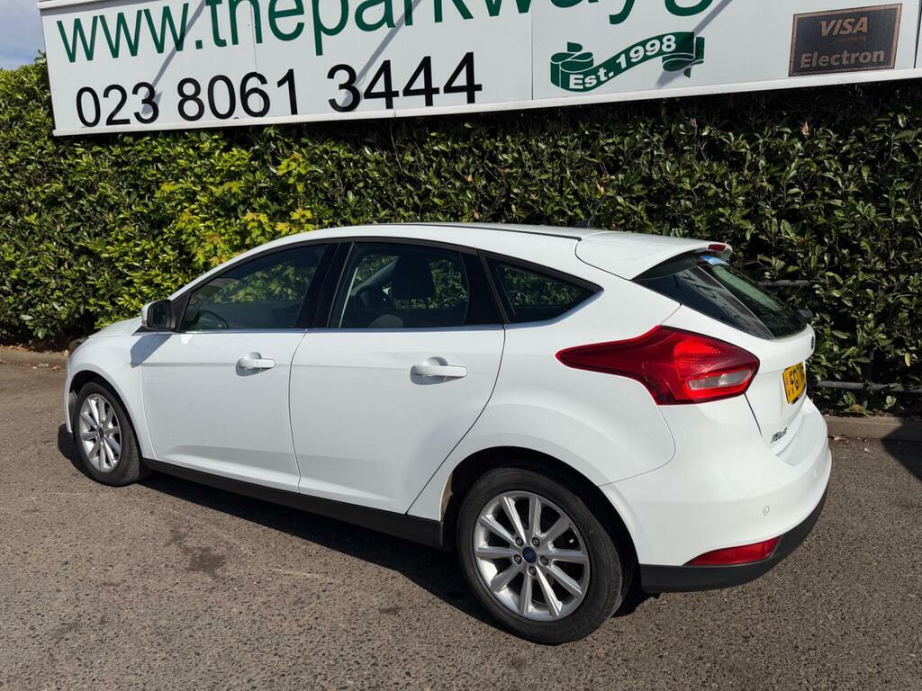 Ford Focus 1.0T Ecoboost Titanium Euro 6 S S White #2