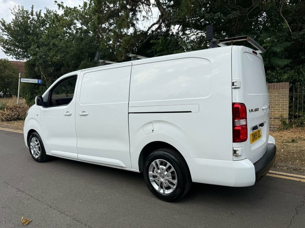 Vauxhall Vivaro 1.5L Sportive DW19UZC White #5