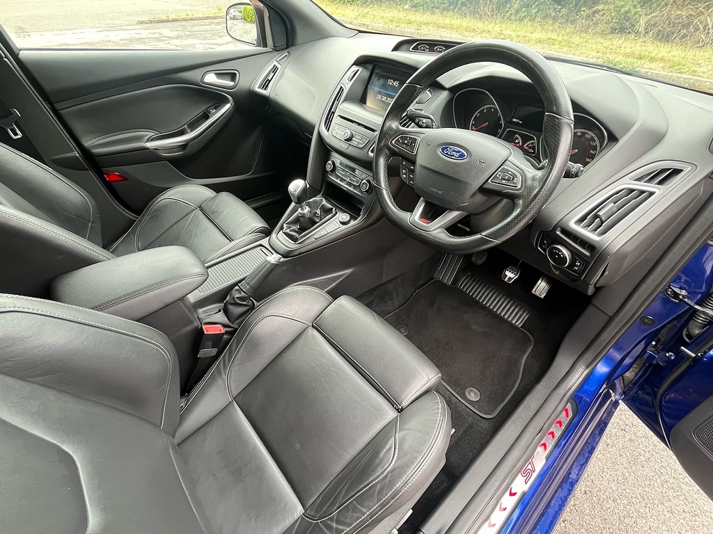 Ford Focus Hatchback VX15ZNC Blue #2