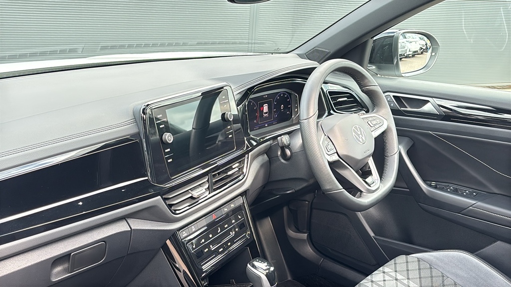 Volkswagen T-Roc 1.5 Tsi Black Edition Plus Dsg 0 Ps Black #2
