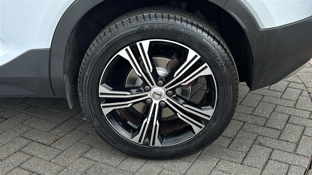 Volvo XC40 2.0 B4p Inscription Pro Awd 0 Ps Silver #5