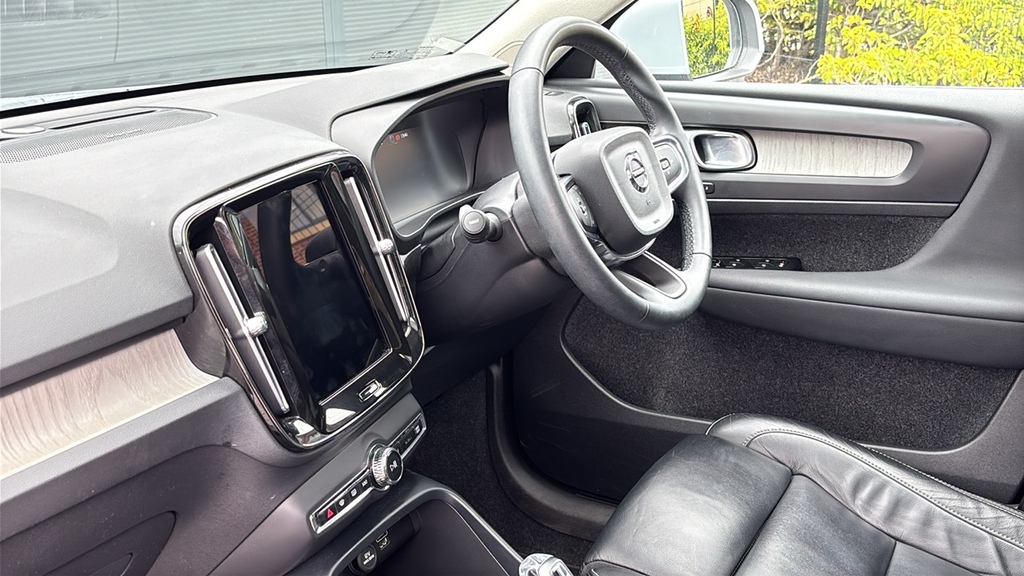 Volvo XC40 2.0 B4p Inscription Pro Awd 0 Ps Silver #2