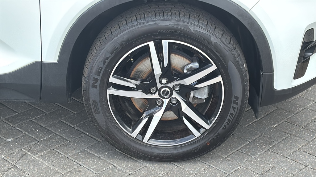 Volvo XC40 2.0 B4p Plus Dark Awd 0 Ps White #5