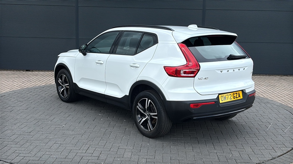 Volvo XC40 2.0 B4p Plus Dark Awd 0 Ps White #3