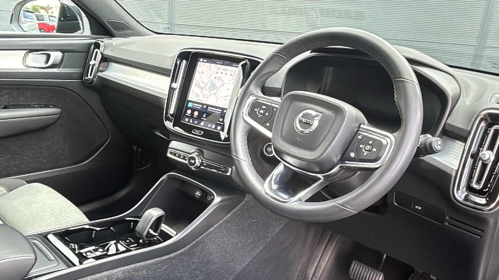 Volvo XC40 2.0 B4p Plus Dark Awd 0 Ps White #6