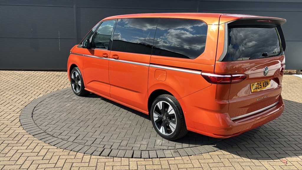 Volkswagen Multivan 2.0 Tdi Style Lwb Dsg 150 Ps Orange #3