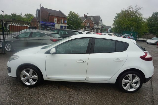 Renault Megane 2015 1.5 Dci Energy Dynamique Tomtom Hatchback HN15MTV White #4