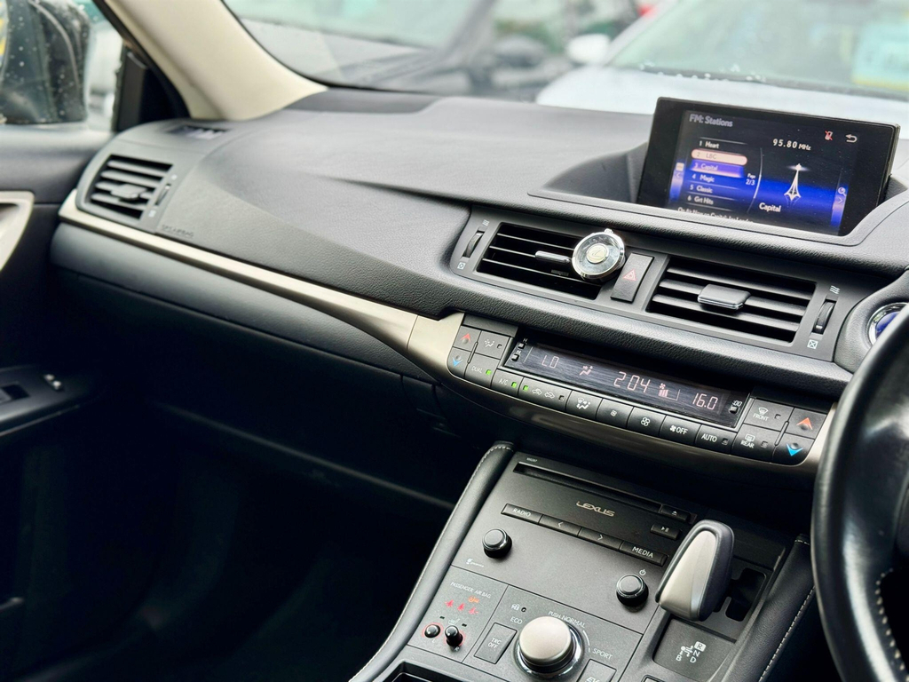 Lexus CT  White #74