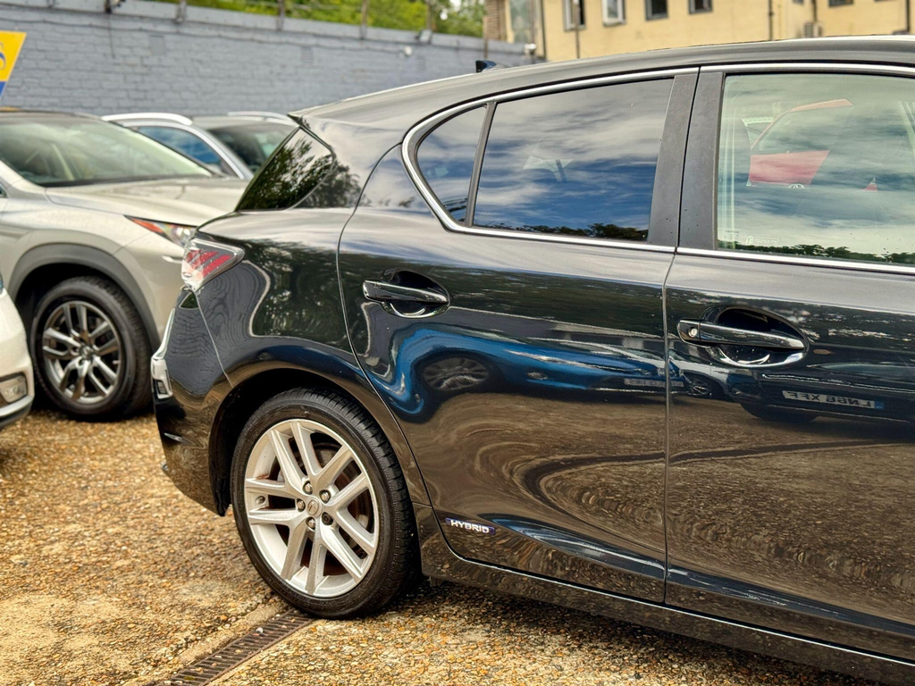 Lexus CT  White #70