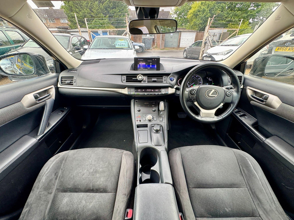 Lexus CT  White #22