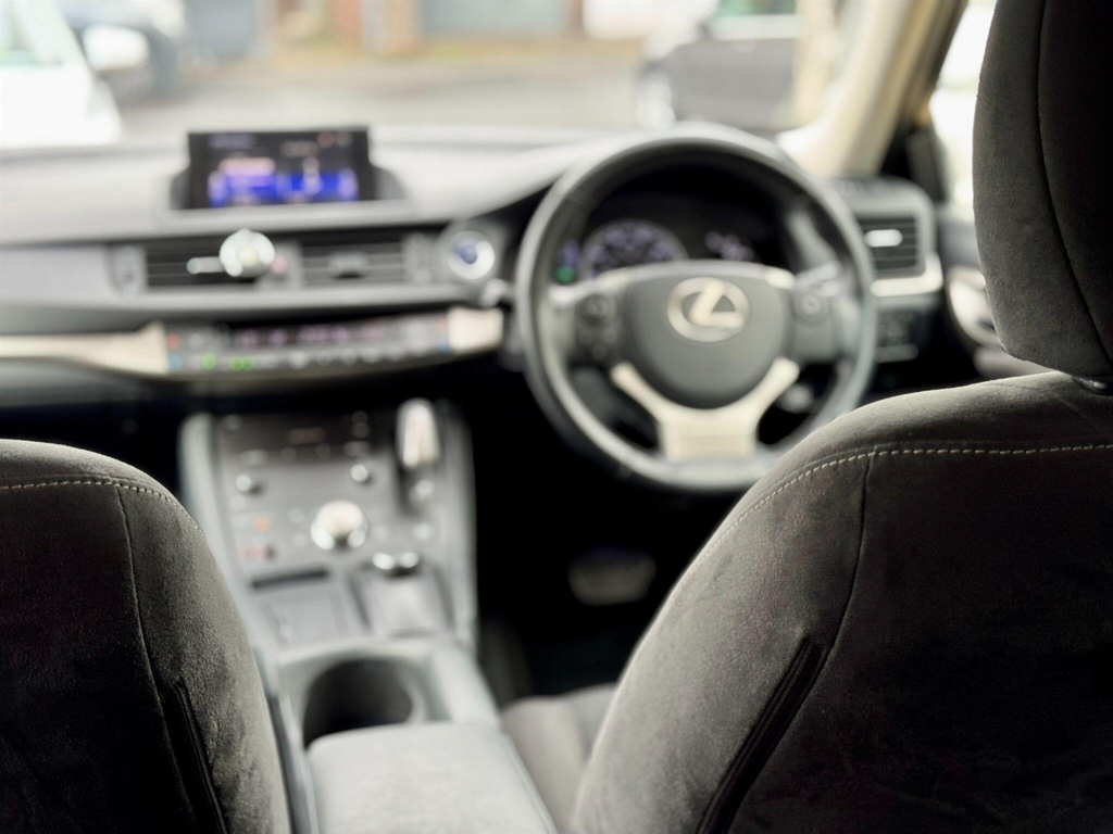 Lexus CT  White #71
