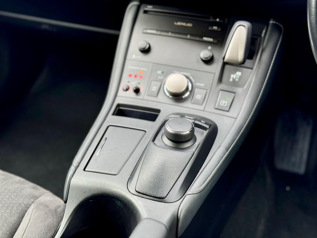 Lexus CT  White #24