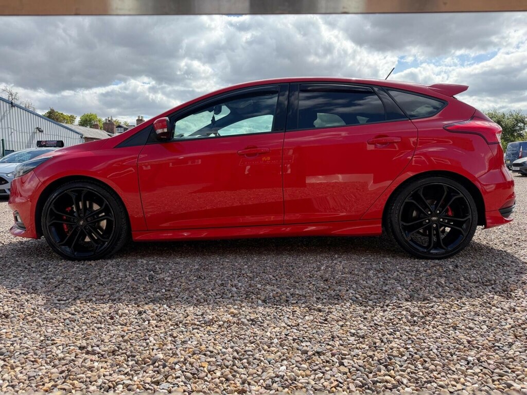 Ford Focus Hatchback 2.0T Ecoboost St-2 Euro 6 Ss 201 BN67KWM Red #5