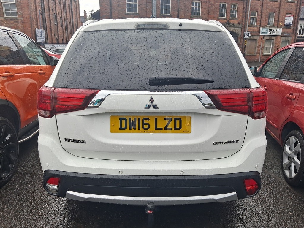 Mitsubishi Outlander 2.2 Di-d Gx3 Suv 4Wd Euro 6 Ss White #3