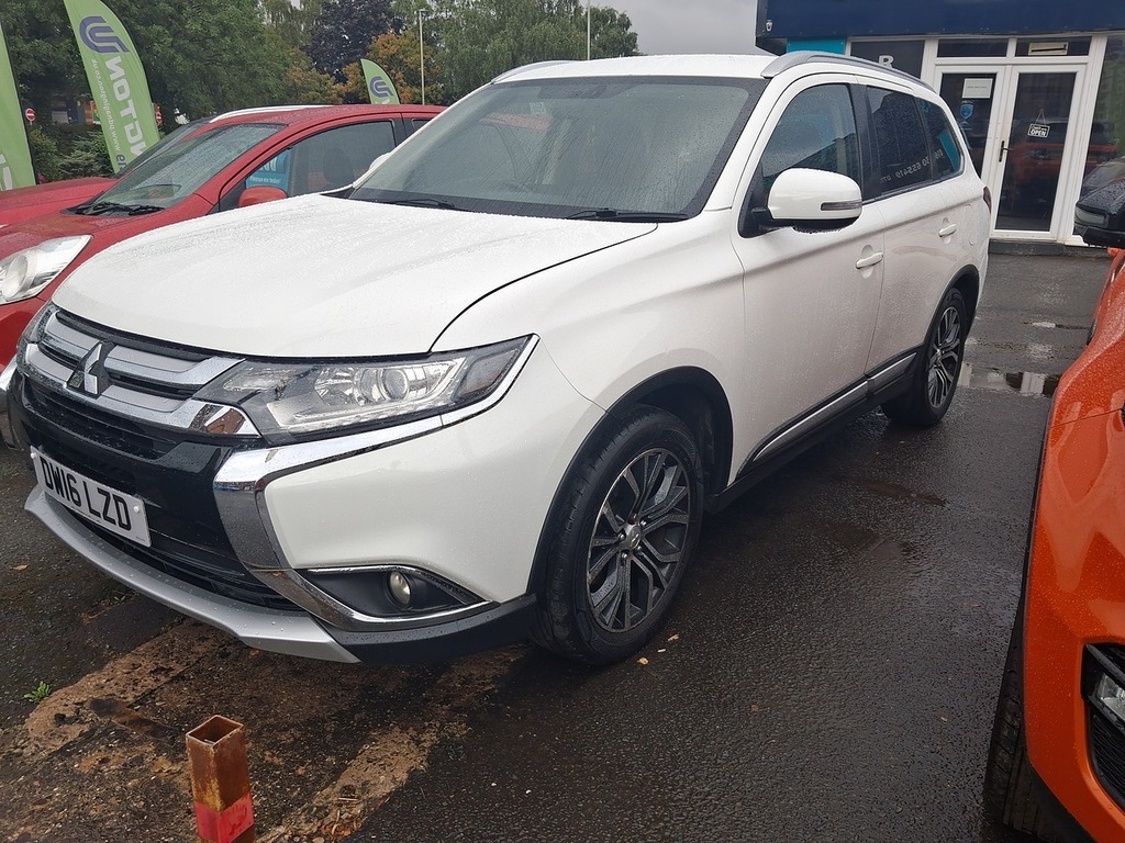 Mitsubishi Outlander 2.2 Di-d Gx3 Suv 4Wd Euro 6 Ss White #2