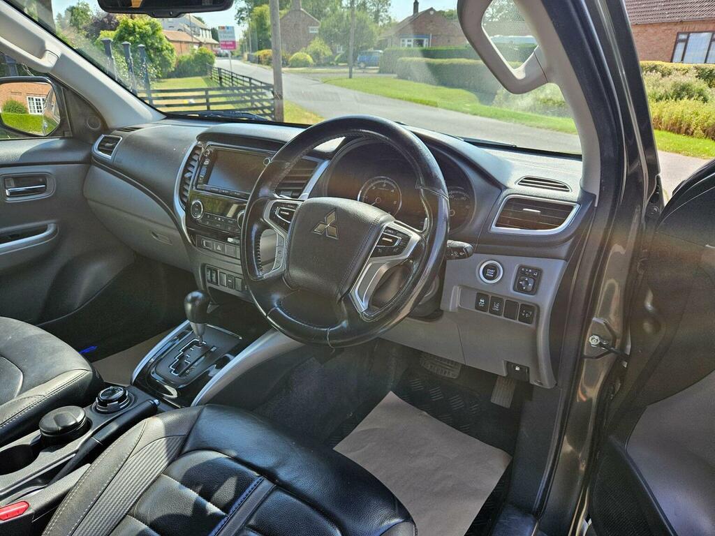 Mitsubishi L200 Pickup 2.4 Di-d Dc Barbarian 4Wd Euro 6 EJ17RHA Green #2