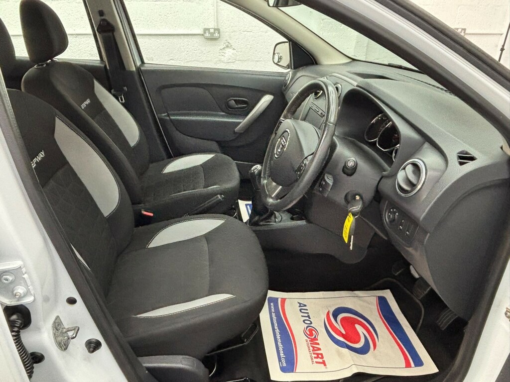 Dacia Sandero Stepway 0.9 Stepway Laureate Tce 90 PL16GXT White #4