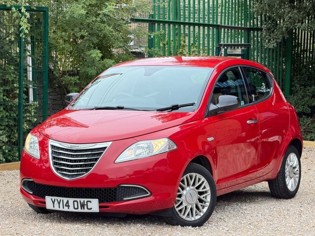 Chrysler Ypsilon Hatchback Black #2