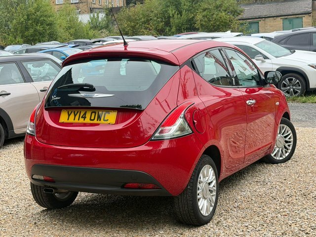 Chrysler Ypsilon Hatchback Black #5
