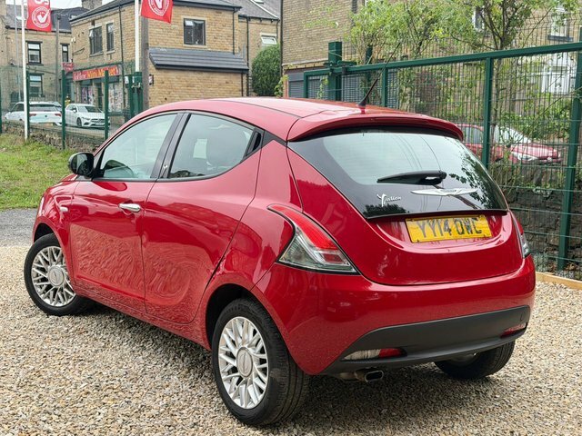Chrysler Ypsilon Hatchback Black #6