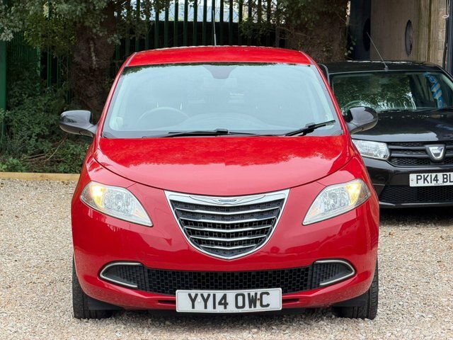 Chrysler Ypsilon Hatchback Black #3