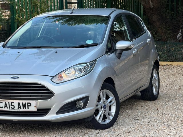 Ford Fiesta Hatchback White #22