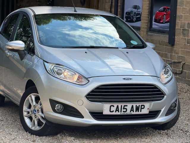 Ford Fiesta Hatchback White #25