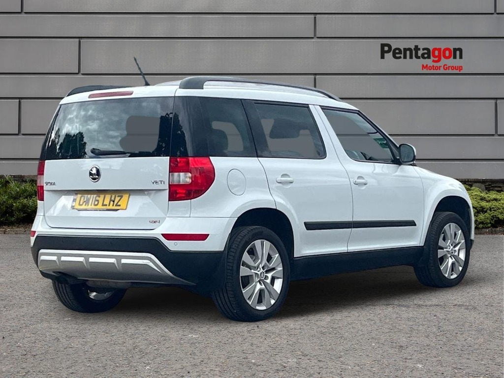 Skoda Yeti 2.0 Tdi Elegance Outdoor 4Wd Eur White #4