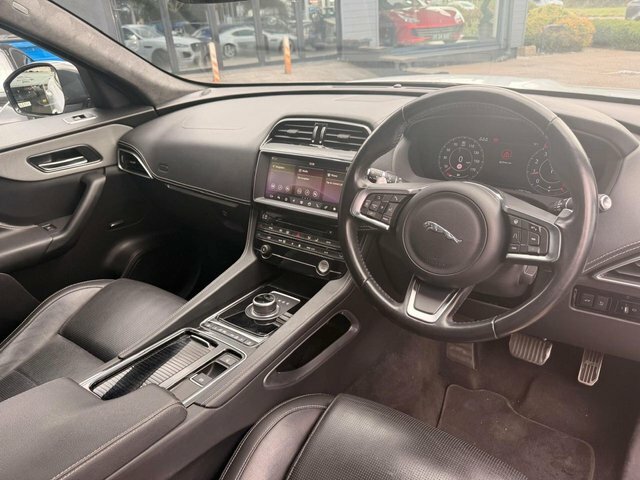 Jaguar F-Pace 2.0 P250i Chequered Flag Suv Awd E White #4