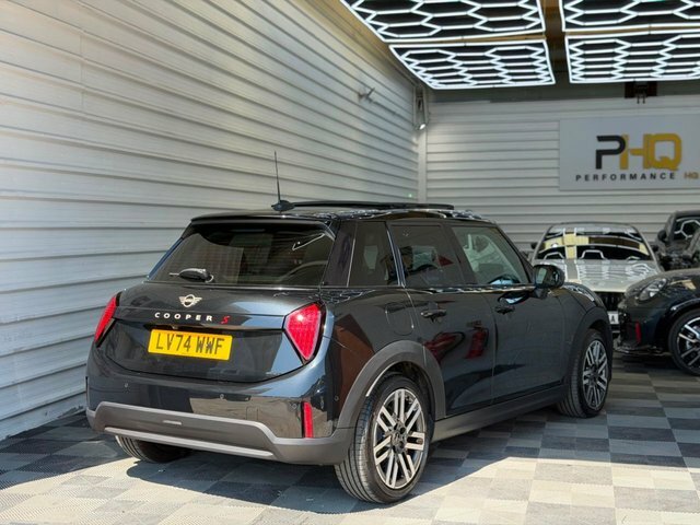 Mini Hatch 2024 2.0S Classic Hatchback Steptronic LV74WWF Black #2