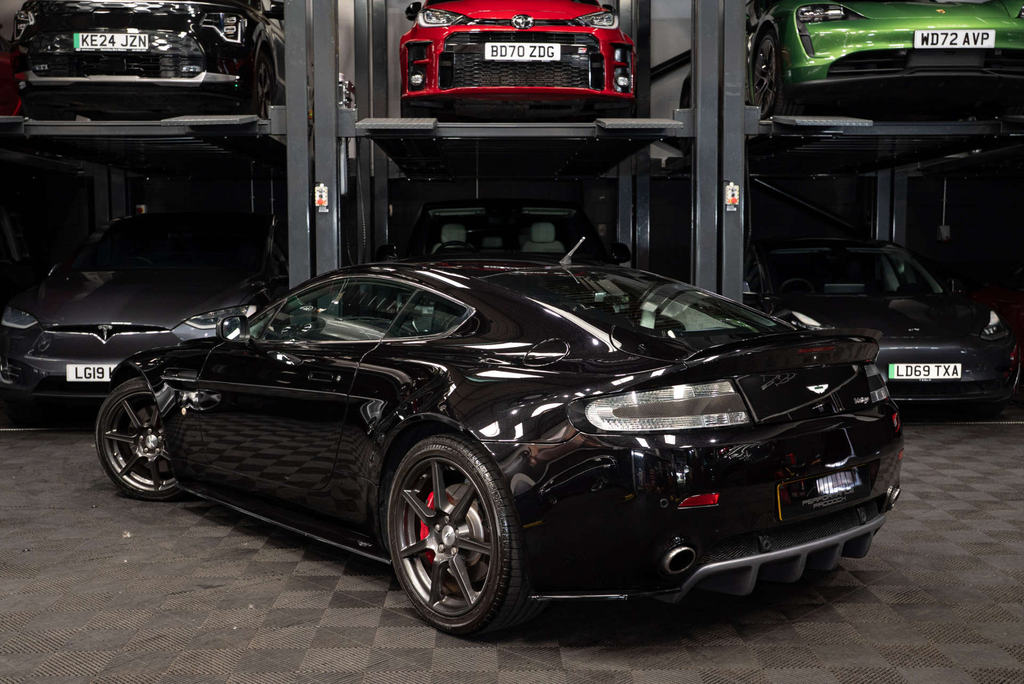 Aston Martin Vantage V8 