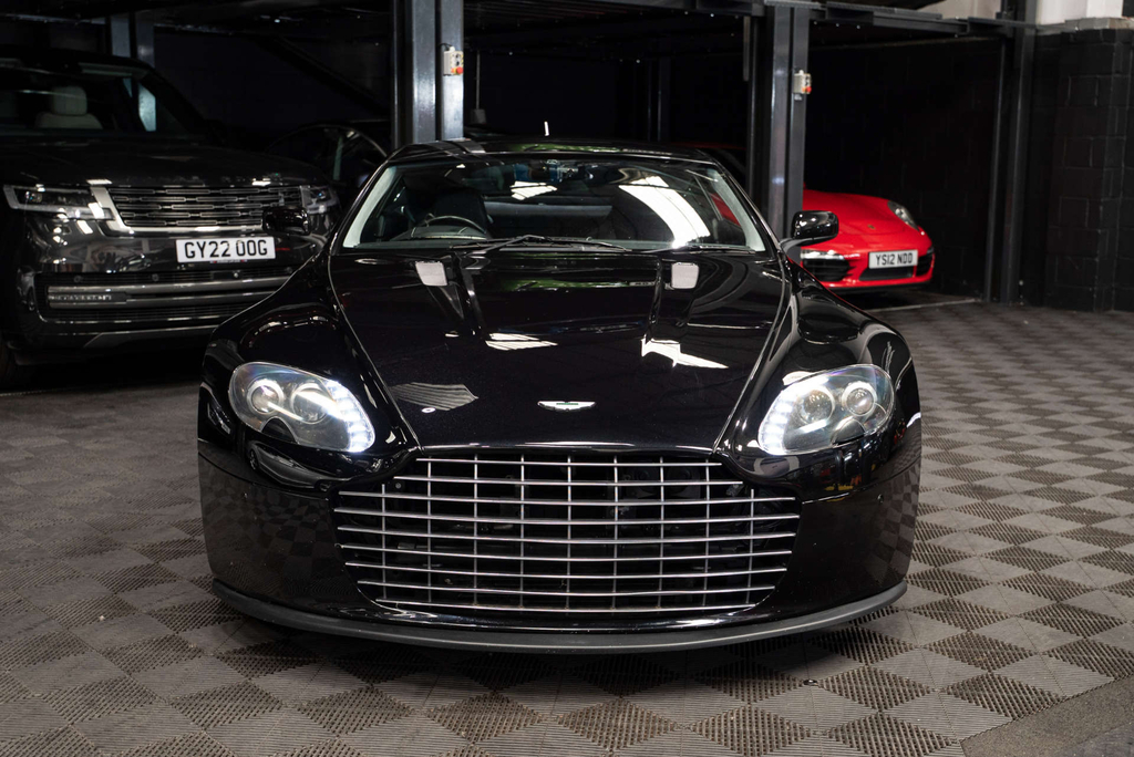 Aston Martin Vantage V8 #4