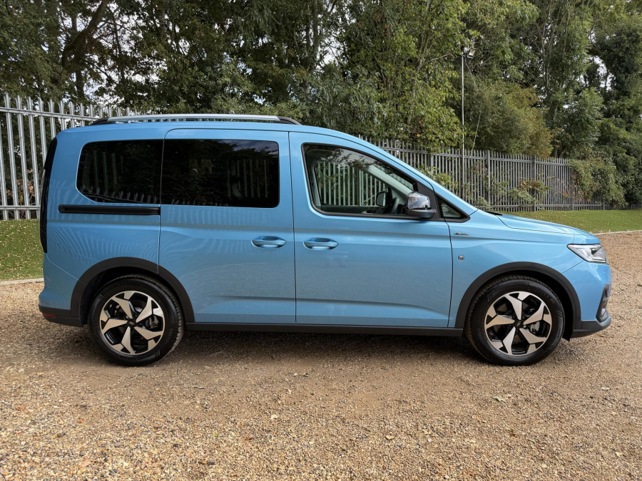 Ford Tourneo Connect Active 1.5 Ecoboost Phev 150Ps Blue #3