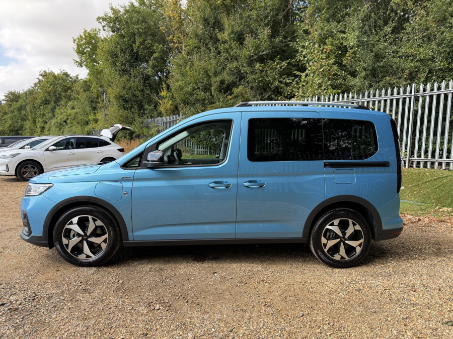 Ford Tourneo Connect Active 1.5 Ecoboost Phev 150Ps Blue #4