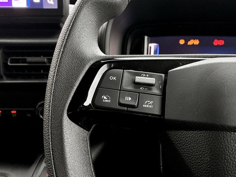 Vauxhall Combo-e Life Design XL Black #35